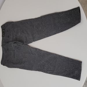 Guess Skinny Jeans Black and Gray Leopard Print. Size 31.